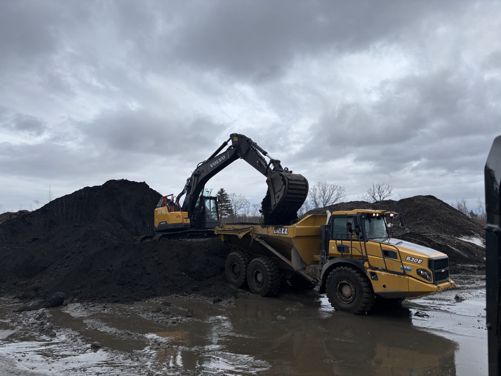 Mass Excavation: Woods crew and equipment on the job